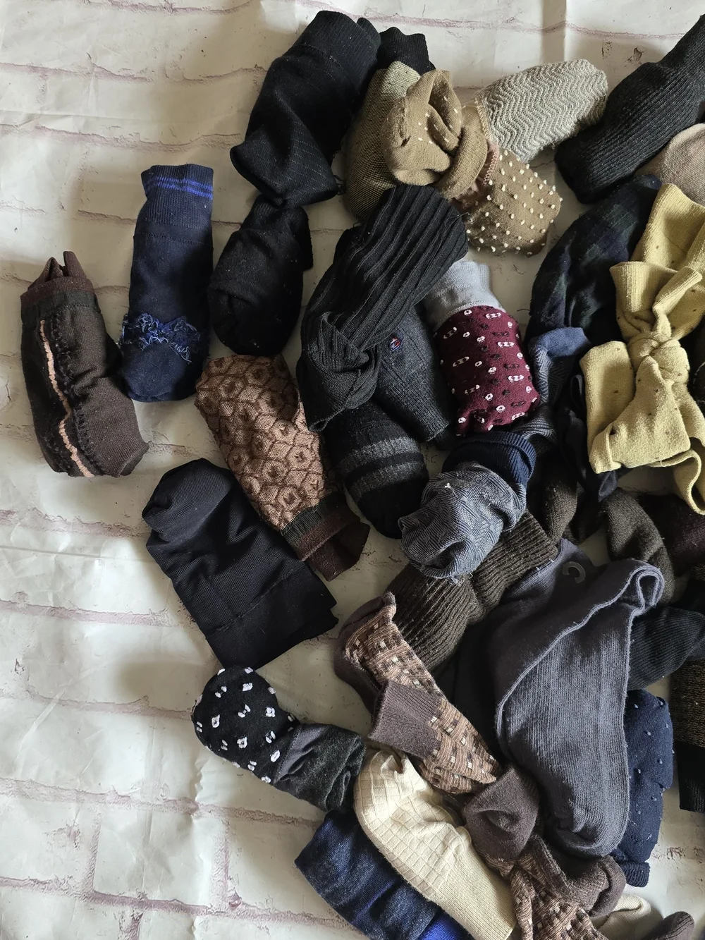 Men's Assorted Dress/Casual Socks - Various Colors & Patterns - Picture 2 of 4